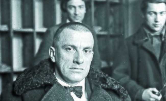 День в истории: Маяковский в Казани, смерть Ленина и первая атомная подлодка - «История»