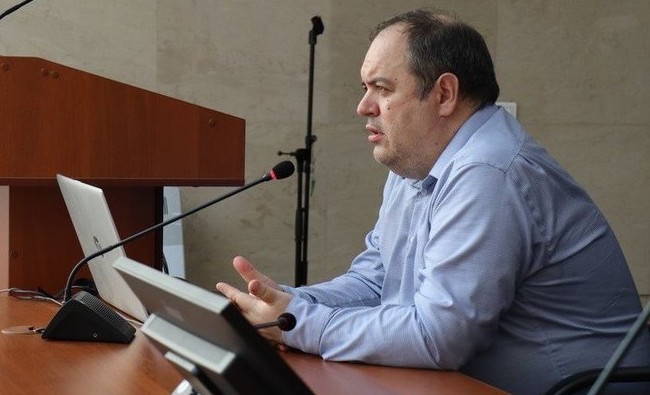 Дмитрий Лопушов: «На прививку от коронавируса будем брать согласие и родителя, и подростка» - «Медицина»