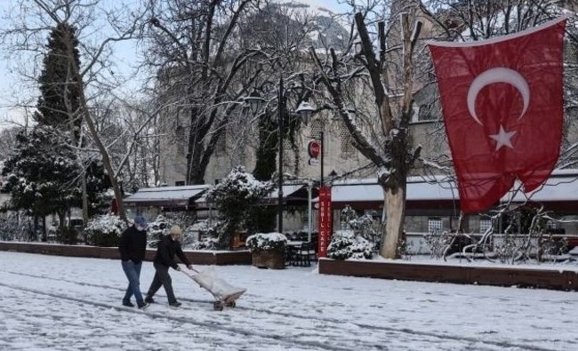 Стамбул переживает последствия затяжного снегопада - «Происшествия»