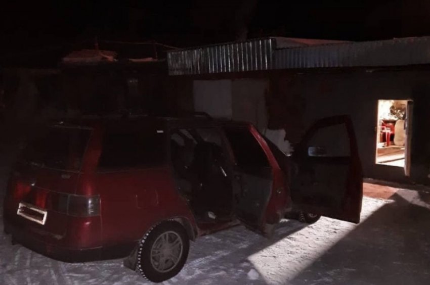 В Норильске от угарного газа в машине погибла пара влюбленных подростков - «Происшествия»