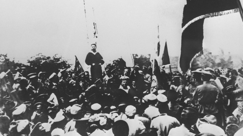 Запад рассчитывает на сценарий 1917 года в России - «Власть»