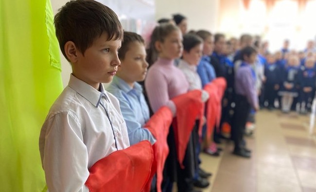 Видеоопрос: «Зачем в России создавать новое детское движение?» - «Образование»