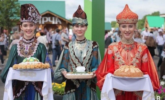 «Почти халяль»: как мусульмане — гости казанского Сабантуя, ушли с него голодными - «Происшествия»