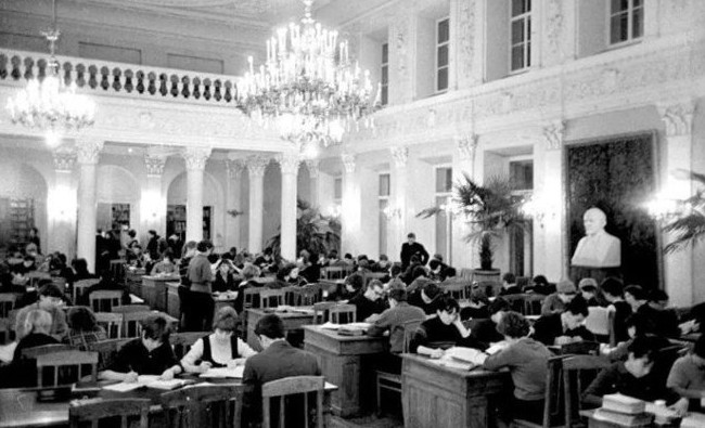 Рукописи Ульяновского Дворца книги: о пожаловании поместий в Казанском и Симбирском уездах - «Культура»