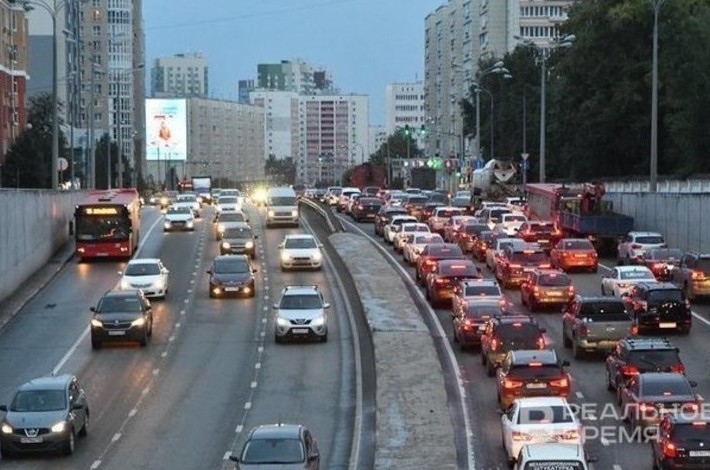 Гид по улице Николая Ершова: аспиранты-художники и выход за красную линию - «Медицина»