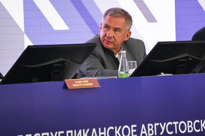 Рустам Минниханов: «Как вы ребенка в школу не пустите? Он не виноват, что язык не знает!» - «Власть»