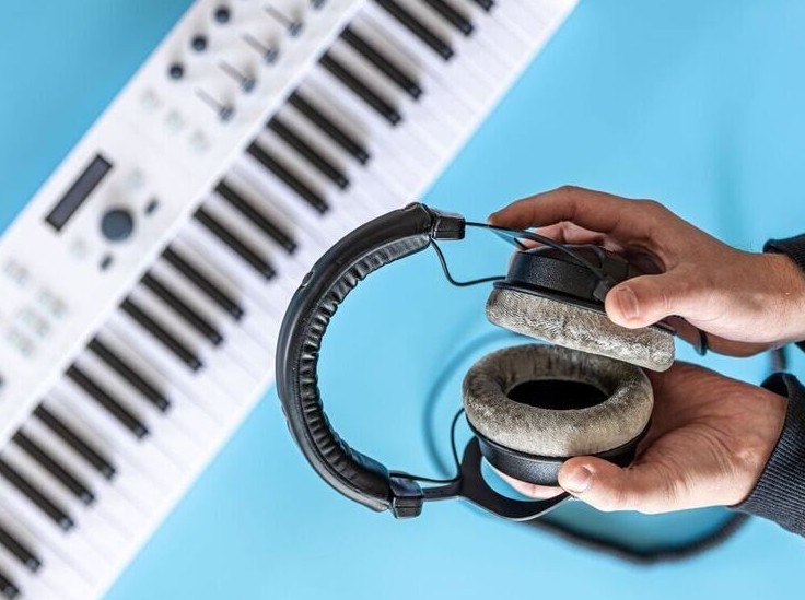 Выявлена связь между любимой музыкой и политическими взглядами - «Общественные новости»