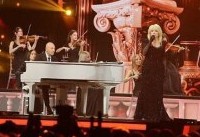 Платье дороже букета: как Аллегрова устроила мини-скандал с цветами на сцене - «Общественные новости»