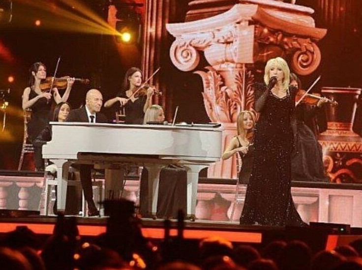 Платье дороже букета: как Аллегрова устроила мини-скандал с цветами на сцене - «Общественные новости»