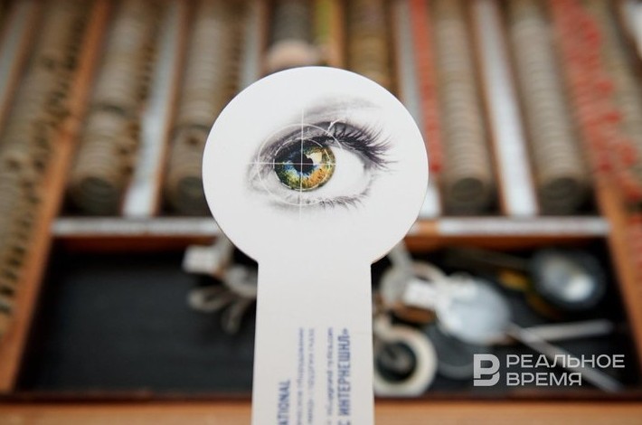 Тату провоцирует меланому, россияне верят в теневые правительства, робот оперирует глаза - «Медицина»