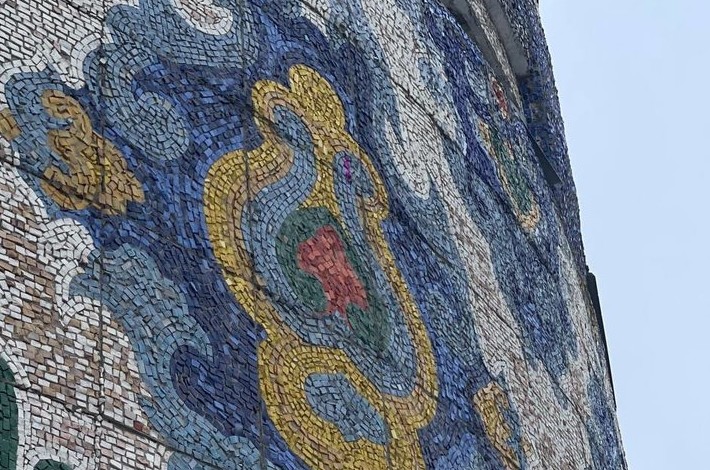 Комитет по охране ОКН против градозащитников: битва за мозаики - «История»