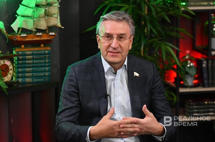 Релокантов оставят до выборов: в Госдуме застопорился законопроект об аресте имущества уехавших - «Культура»