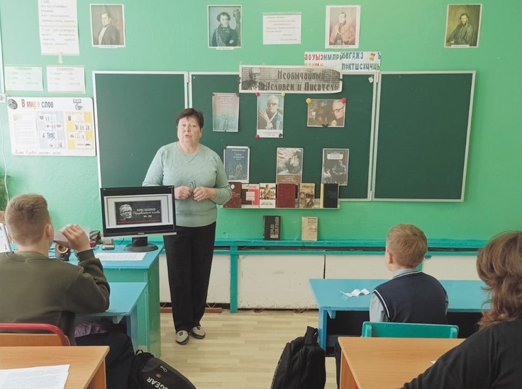 Учителя литературы легко согласились запретить Гоголя и Пушкина после глупого розыгрыша пранкера из Беларуси - «Общественные новости»