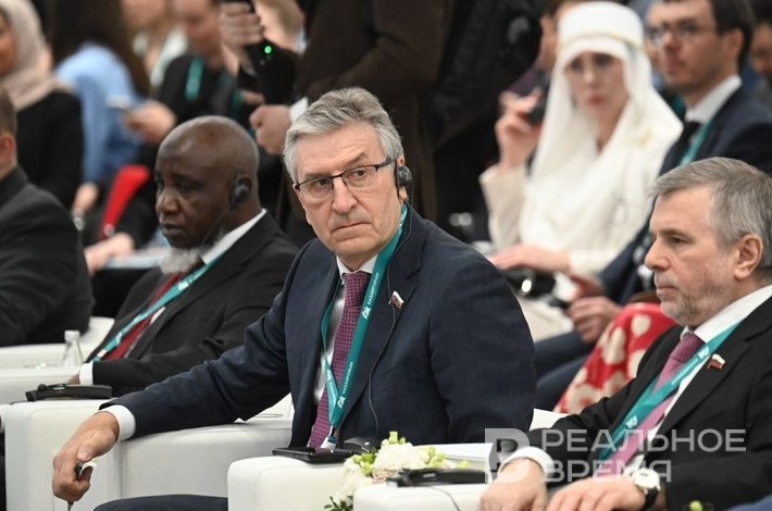 От сберегательных касс до цен на шампанское: топ-10 инициатив Фаррахова в Госдуме - «Власть»