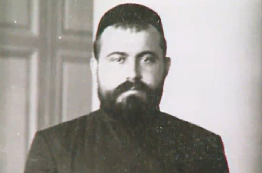 Хади Атласи — «…в своем роде Петр Великий нашей нации…» - «История»